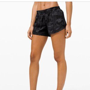 Lululemon "Hotty Hot" Low Rise 4" short